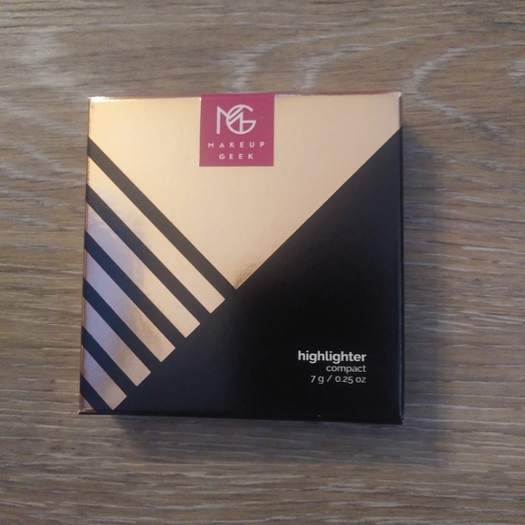makeup geek Other - 4/25 Sale!💕Makeup Geek highlighter. NWT